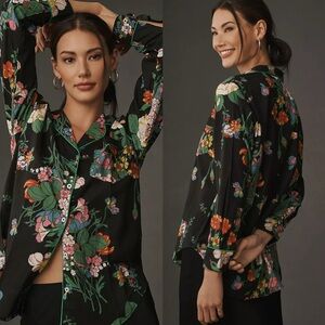 So cute! Mille Iris floral print button down blouse  size small loose fit